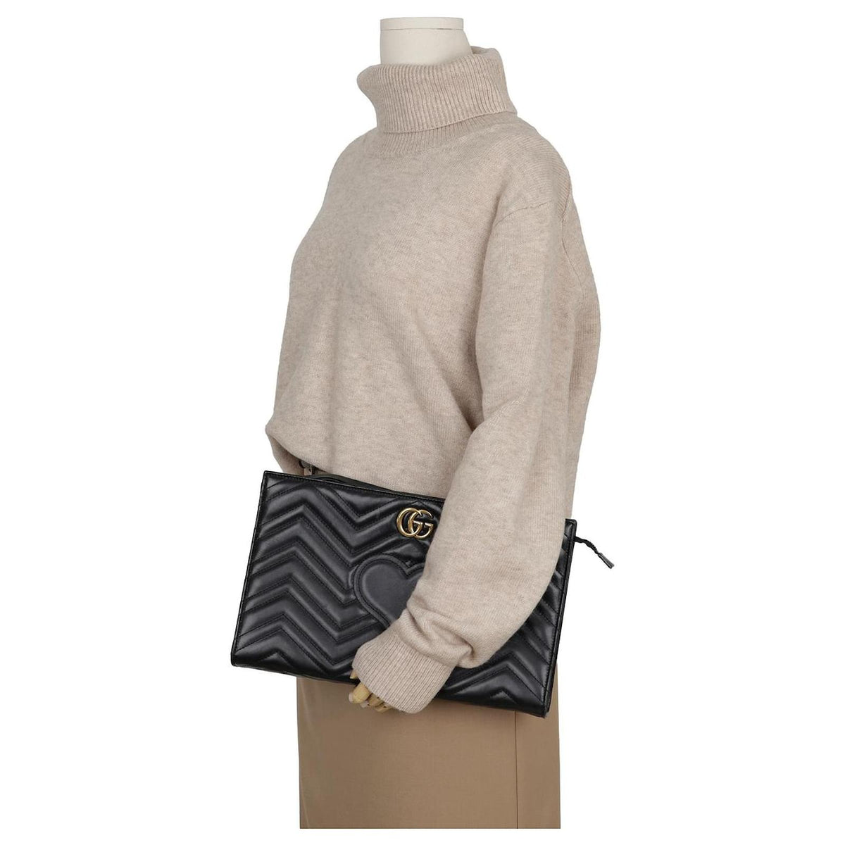 Gucci GG Marmont Matelassé Heart Clutch Pouch– Black